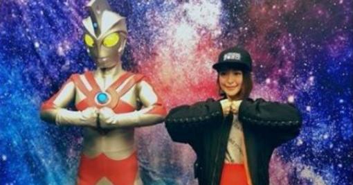 筋金入りのウルトラマン好き声優・潘めぐみ　個人的にイベント参加、飛び入りでステージに上がってしまう (1/2) - ねとらぼ