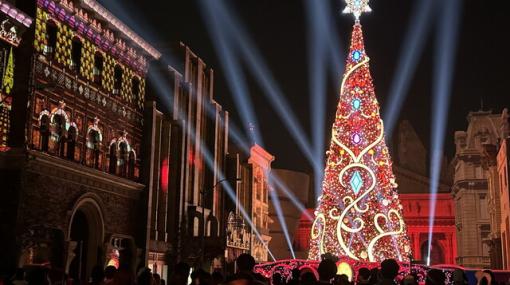 【USJ】全長30m超え。ギネス世界記録を持つクリスマスツリーの点灯カウントダウンレポート