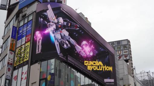 「GUNDAM EVOLUTION」の3D映像がクロス新宿ビジョンで上映中。原作劇中さながらの，νガンダムとサザビーの戦いを描く映像をチェック