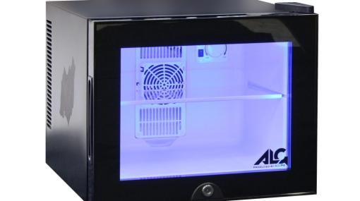 アローン、「LED内蔵ミニゲーミング冷蔵庫（20L）」を1月15日に発売