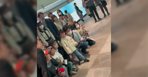 新宿駅のアニポケ広告前にまさかの松本梨香さん降臨で一緒に「ポケモンゲットだぜ！」できたみなさん