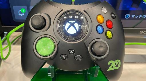 初代Xboxコントローラー再現モデルが秋葉原に降臨！ ついに日本発売へ起動ムービーも流れる。大きさやボタン配置を再現しながら最新機能に対応