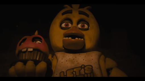 人気ホラーゲーム原作の映画版『Five Nights at Freddy’s』の新映像が公開。チカの襲撃シーンや「フォクシー」「ボニー」「フレディー」らの全貌も収録