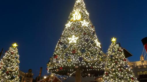 東京ディズニーシー、4年ぶりクリスマスツリーが夜に輝く40周年ロゴ入り、大勢の人が撮影に訪れる