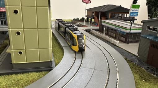 最小レイアウトで鉄道模型を走らせる！　路面電車「宇都宮ライトレール」を自宅で愉しむ