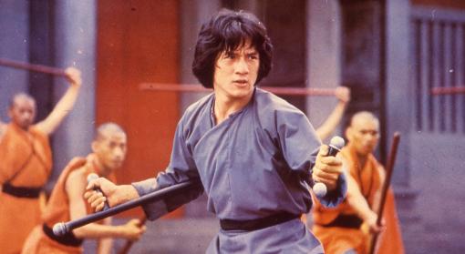 ジャッキー・チェンの映画『成龍拳』『蛇鶴八拳』『クレージー・モンキー／笑拳』などが「BS松竹東急」にて4月15日（月）夜8時から順次、放送が決定。引退した声優・石丸博也さんが限定復活して新たに吹き替えを収録