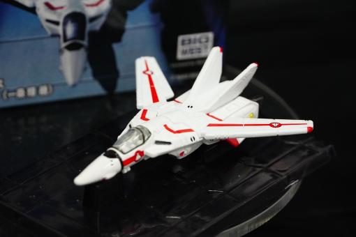 タカラトミー、「トミカプレミアム」 より超時空要塞マクロスVF-1J バルキリー3種を「おもちゃビジネスフェア」に出展…トミカ100周年モデルも