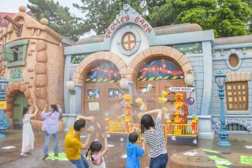 「東京ディズニーリゾート」、びしょ濡れになって楽しめる夏のプログラム情報が公開