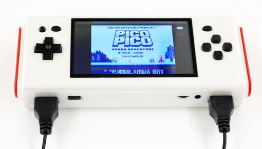 携帯ゲーム機風ファミコン/メガドラ互換機がリニューアルして7月下旬に発売。テレビにつないで据え置き型でも使える