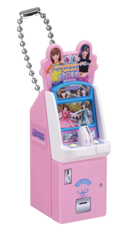 That "Loveberg" appeared in Gashapon. A lineup of 5 types of items, including a charm that is a miniature version of the game cabinet