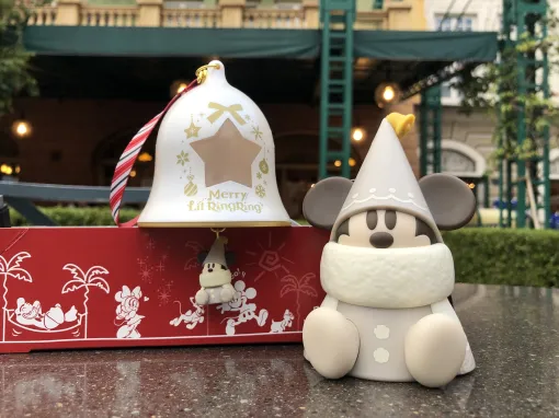 ディズニー、白い「リルリンリン」ミニスナックケース2種をゲット！新たな色合いのかわいらしいクリスマスグッズを撮り下ろし