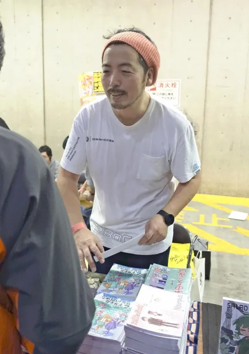 プロ漫画家も参加する「同人誌即売会」、売り出された人気作品「セルフ二次創作」…「僕が作者だと気づかなかったはず」