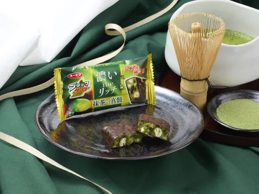 Harmony of Uji matcha × gyokuro! The third installment of the dark THE Rich series, "Black Thunder The Essence of Matcha," will be released on March 18