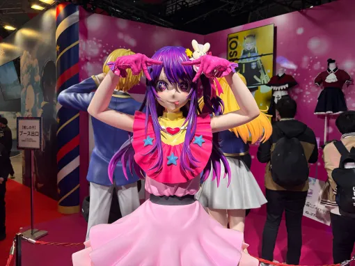 KADOKAWAブースは「【推しの子】」や「メダリスト」「Re:ゼロ」のサーカス【AJ2025】等身大のアイやアクア＆ルビーのフィギュアやライブ衣装を展示