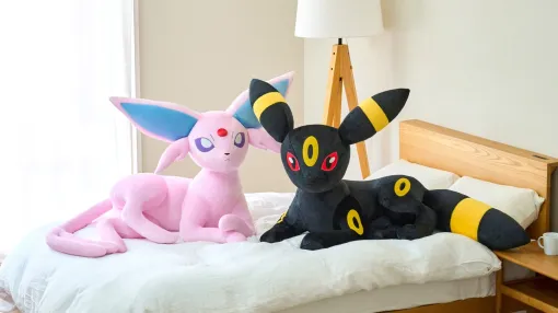 『ポケモン』エーフィ＆ブラッキーの等身大ぬいぐるみが予約受付を開始。かわいいという言葉が獣の形をした存在感ばつぐんのぬいぐるみ。第3弾としてリーフィア・グレイシア・ニンフィアも今後登場
