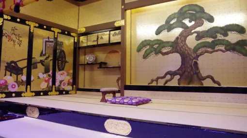 新作『信長の野望 天下への道』をいち早く体験してきた。会場は武家屋敷を思わせる和風の撮影スタジオ、試遊台も豪華絢爛……ゲーム最新情報も盛り沢山だったのに、会場のインパクトが強すぎた