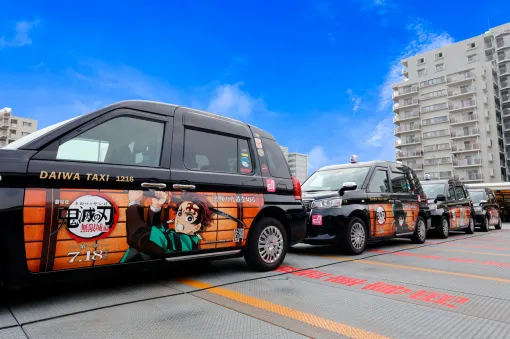 「鬼滅の刃」×タクシーアプリ「S.RIDE」コラボ。炭治郎や柱たちのラッピングタクシーが呼べる！花江夏樹さんら声優陣による車内限定CMも放映