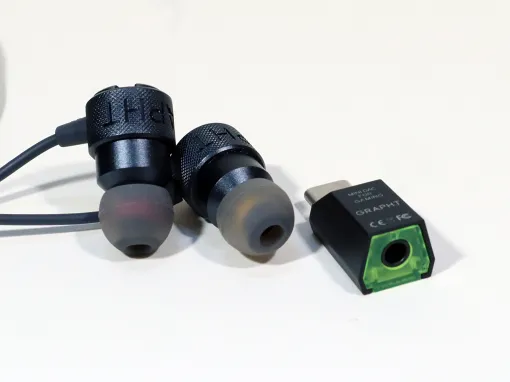 FPSの音が挿すだけで変わる！ GRAPHTのFPS特化イヤホン「THE SHOOTER」と超小型アンプ「MINI DAC for GAMING」を試す[Sponsored]