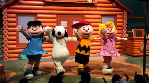 USJ, "Snoopy Studio" appears in Wonderland. Coverage of the interior before the openingThe indoor roller coaster has been renewed as "Snoopy's Flying Ace Adventure"