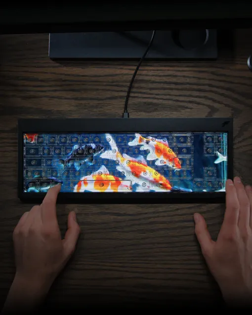 全面ディスプレイ搭載のゲーミングキーボード「Finalmouse Centerpiece Pro」がオシャレすぎる。キー操作に反応して映像が変化するUnreal Engineスキンに対応。性能面も低遅延・高精度・高耐久・ラピトリ・スナップタップで申し分なし