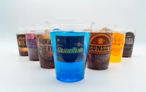 「フォールアウト」コラボカフェでシュガーボム展開！ 「ヌカ・コーラ」などシリーズのドリンク・フード再現