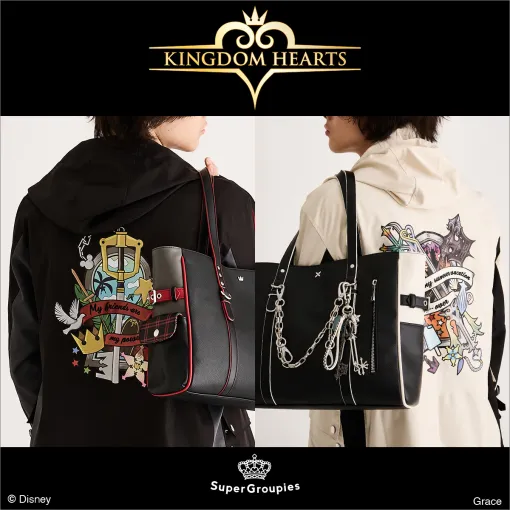 『キングダム ハーツ』ソラ・ロクサスのアウターがオシャレ。“繋がる心”をテーマにした内装のトートバッグ、「キングダムチェーン」「約束のお守り」などのバッグチャームがラインナップ。両キャライメージの新作アイテムが予約開始 『キングダム ハーツ』ソラ・ロクサスのアウターがオシャレ。“繋がる心”をテーマにした内装のトートバッグ、「キングダムチェーン」「約束のお守り」などのバッグチャームがラインナップ。両キャライメージの新作アイテムが予約開始