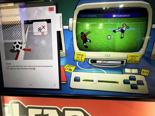 VARの判定はビデオテープとシールで!?　ブラジル発のサッカー審判ゲーム「Eye of the Match: The VAR Game」を試遊［TGS2026］