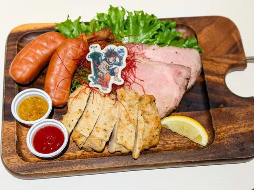 推し（ジェクト）を摂取して、絶対泣くぞ、ほら泣くぞ。“ジェクトの豪快肉盛りプレート”でマッチョになれちゃうかも⁉【FFXコラボカフェ食レポ】